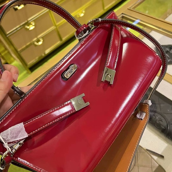 Tory Burch Brand New
Lee Radziwill Cat Eye bag - Picture 7 of 15